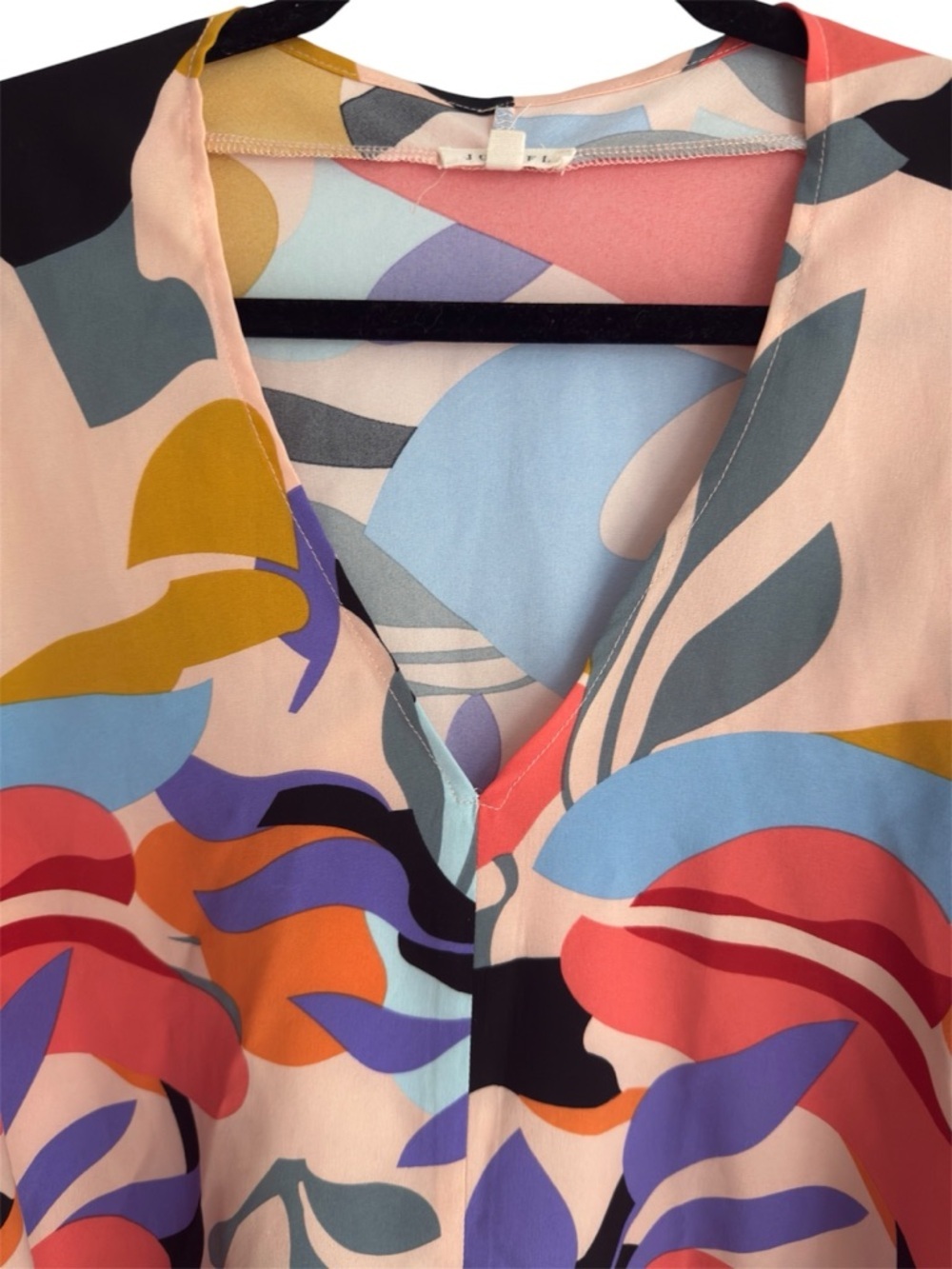 Jodifl Abstract Print Blouse Medium Colorful V Neck Flowy Resort Top - Picture 3 of 6